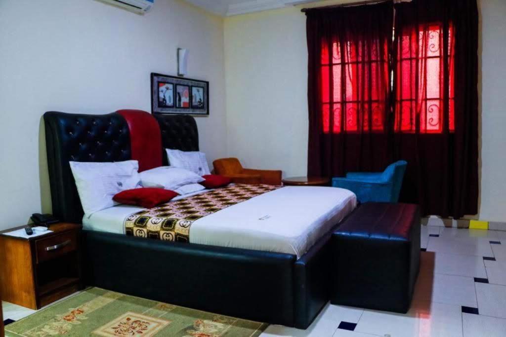 Dc Ambassadors Hotel Dawhwenya ภายนอก รูปภาพ