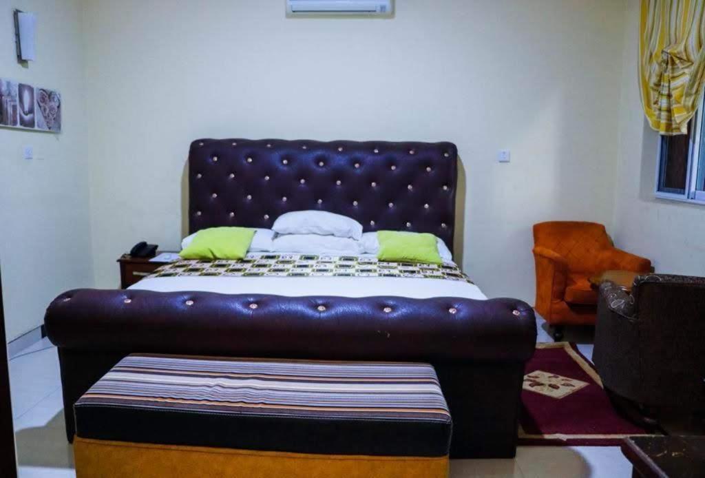 Dc Ambassadors Hotel Dawhwenya ภายนอก รูปภาพ
